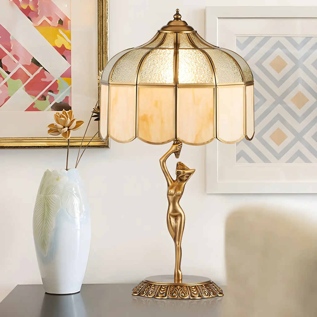 Lampe de table en laiton sculptée, à dôme en forme de sculpture figurative artistique