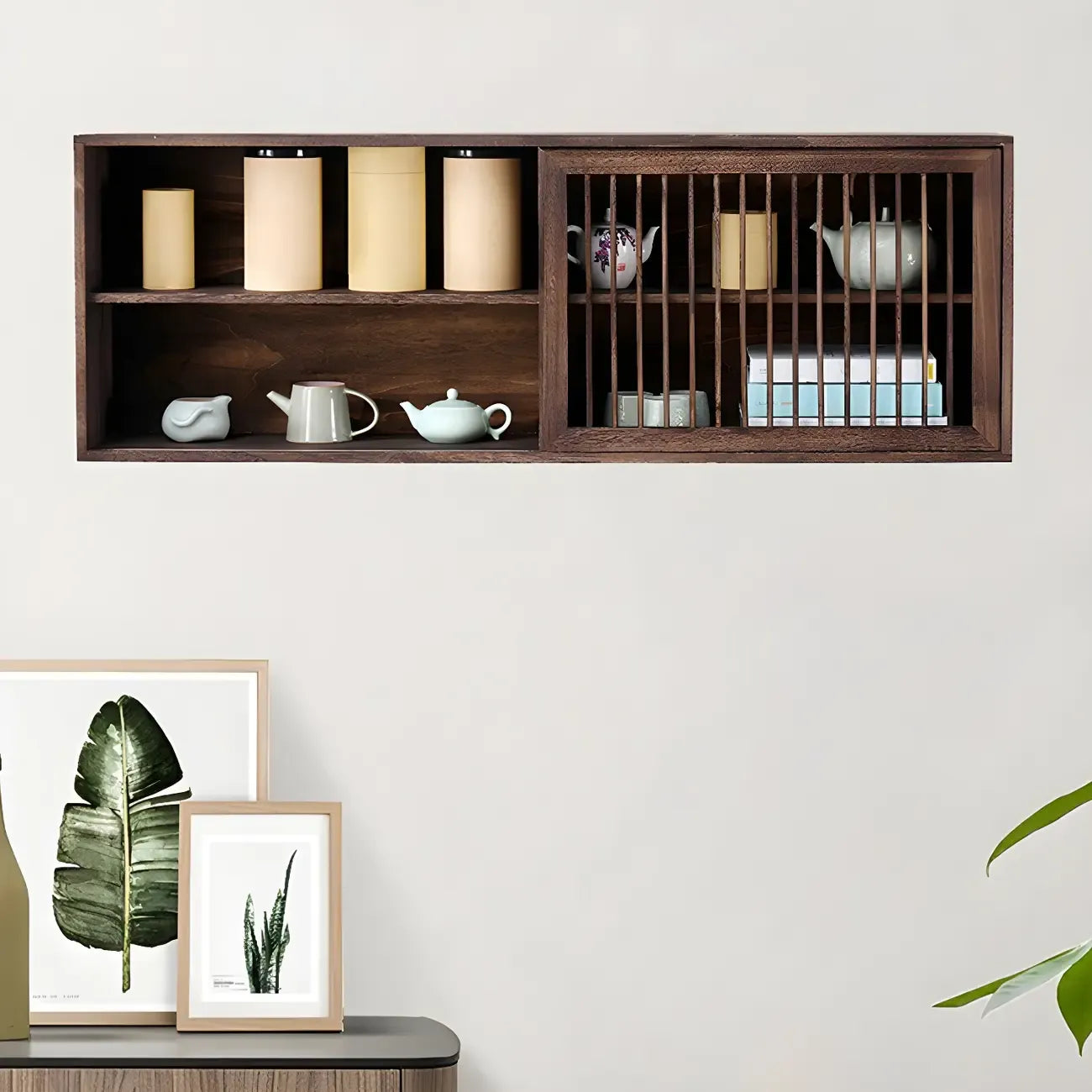Vitrine murale à deux étagères en noyer, modèle Short Wood
