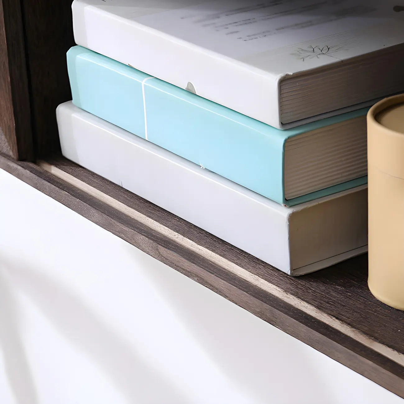 Vitrine murale à deux étagères en noyer, modèle Short Wood