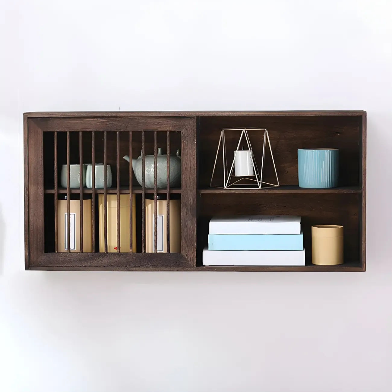 Vitrine murale à deux étagères en noyer, modèle Short Wood