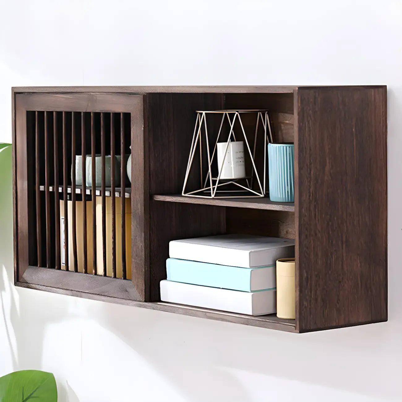 Vitrine murale à deux étagères en noyer, modèle Short Wood