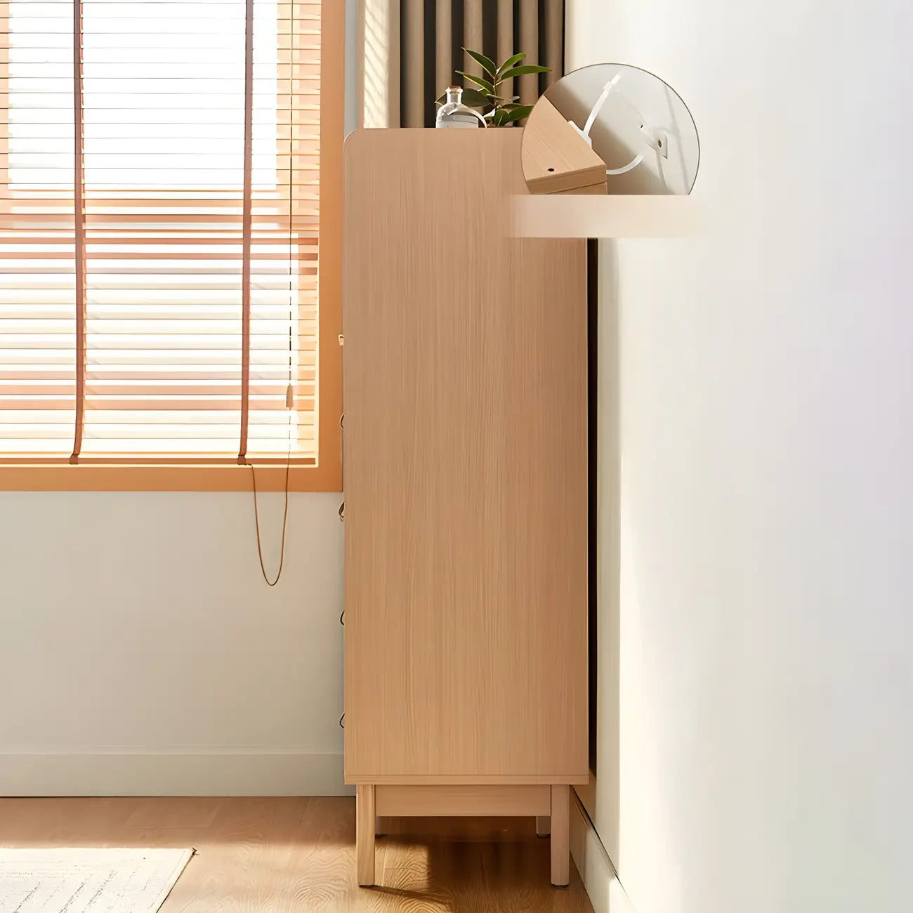 Commode en bois clair, finition naturelle durable et tiroirs en verre