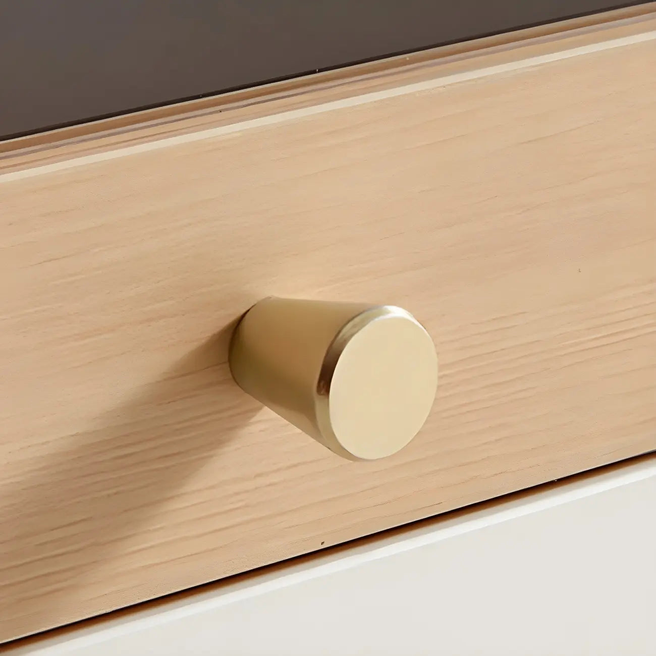 Commode en bois clair, finition naturelle durable et tiroirs en verre