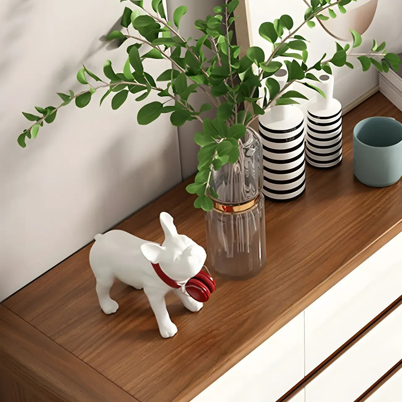 Commode double traditionnelle en bois blanc-brun à bord arqué