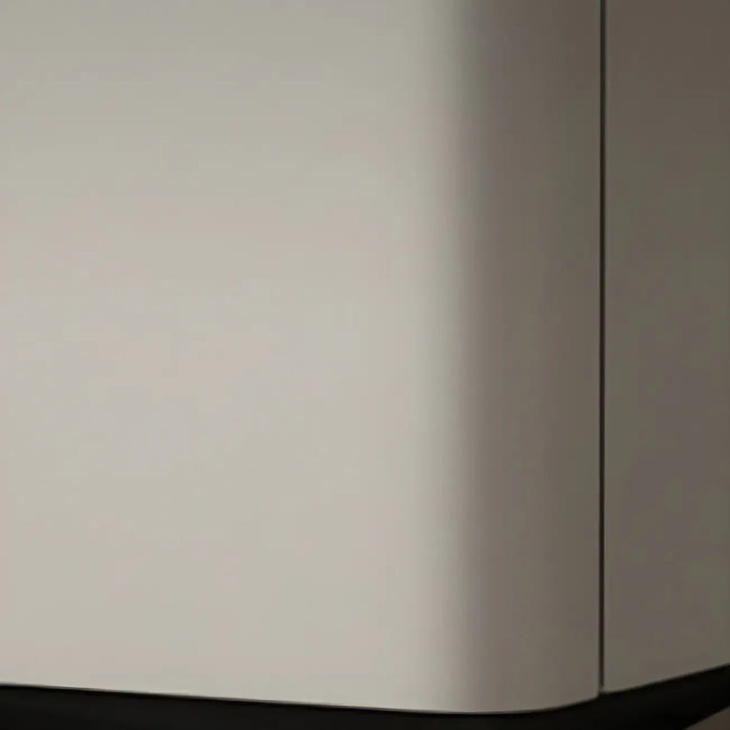 Table de chevet cubique étroite et tendance en bois avec pieds