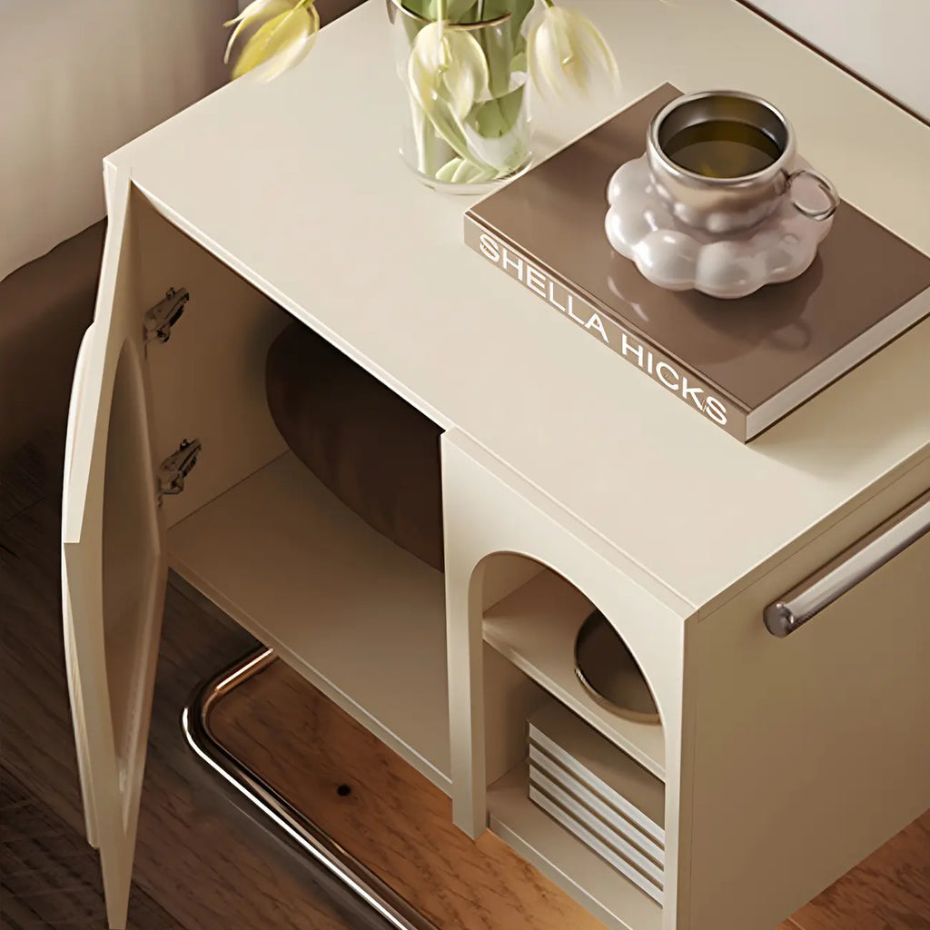 Table de chevet étroite cubique en bois noir avec base en acier