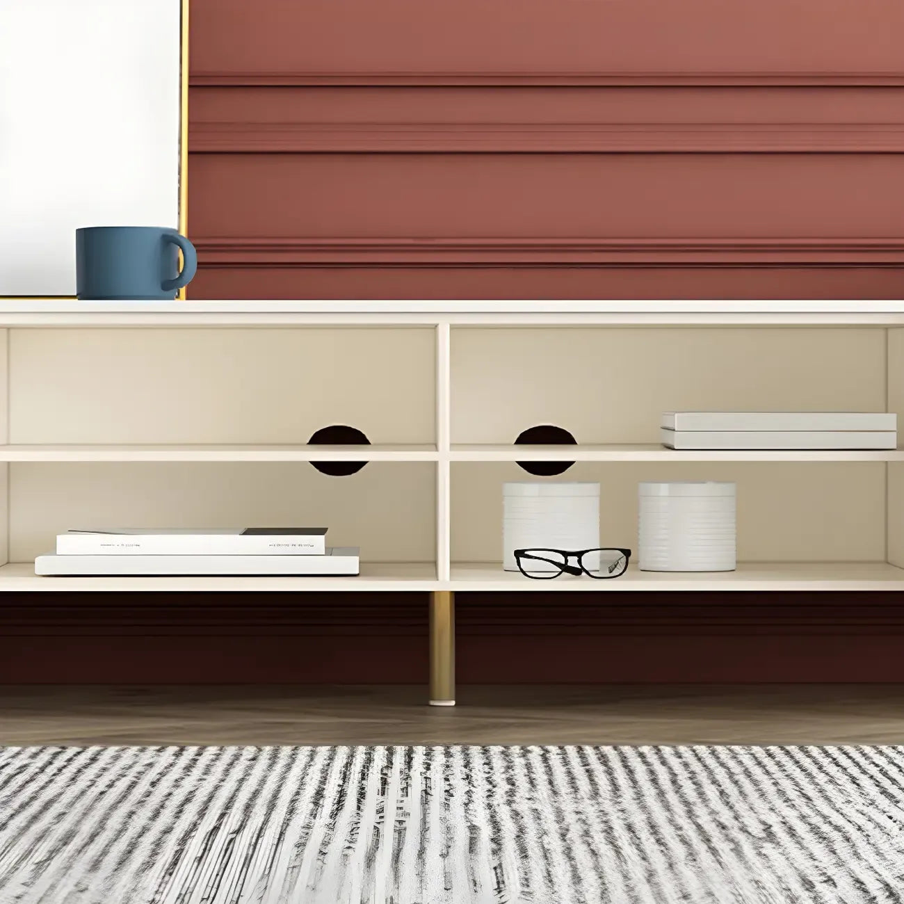 Meuble TV avec portes vitrées en pierre blanche et pieds dorés