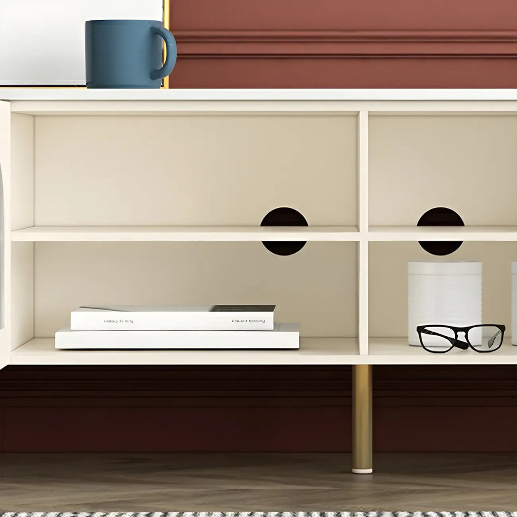 Meuble TV avec portes vitrées en pierre blanche et pieds dorés