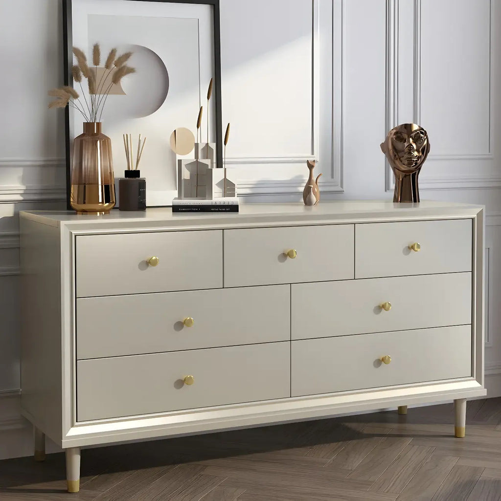 Commode moderne en bois avec poignées dorées pour chambre à coucher