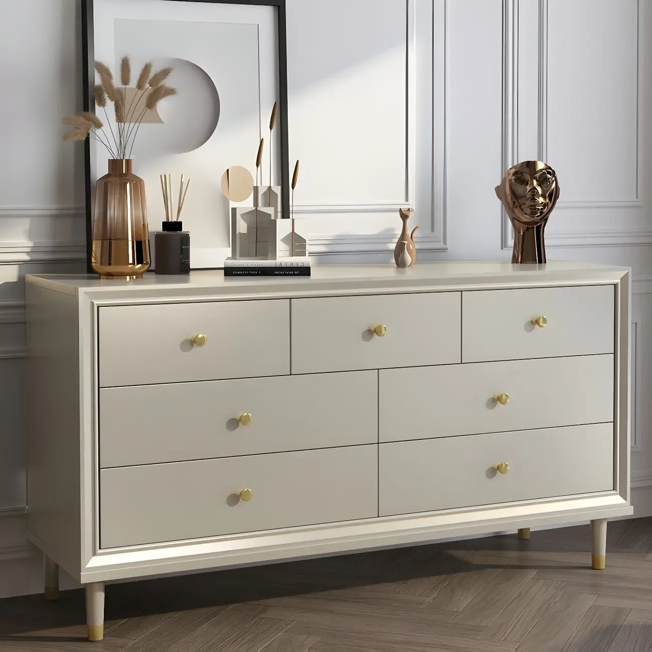 Commode moderne en bois avec poignées dorées pour chambre à coucher