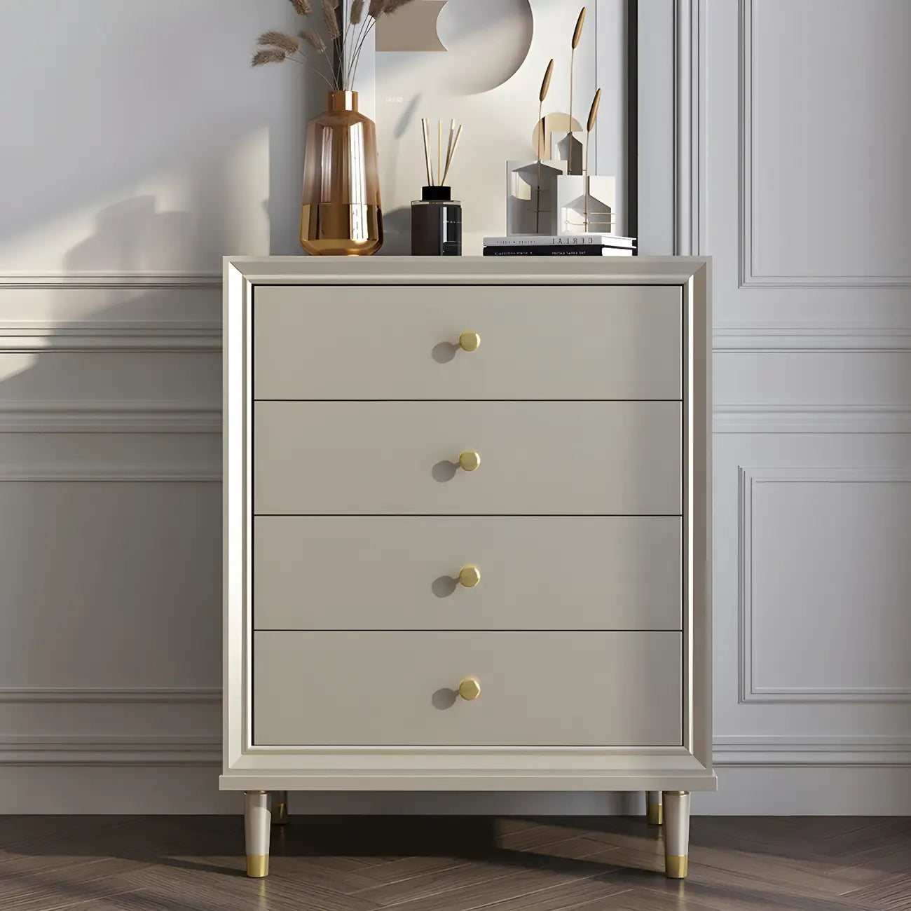 Commode moderne en bois avec poignées dorées pour chambre à coucher