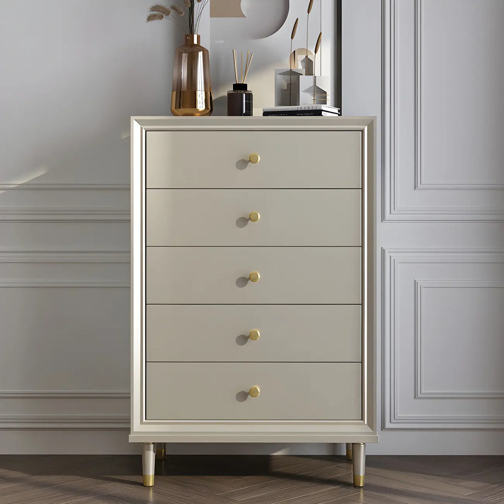 Commode moderne en bois avec poignées dorées pour chambre à coucher