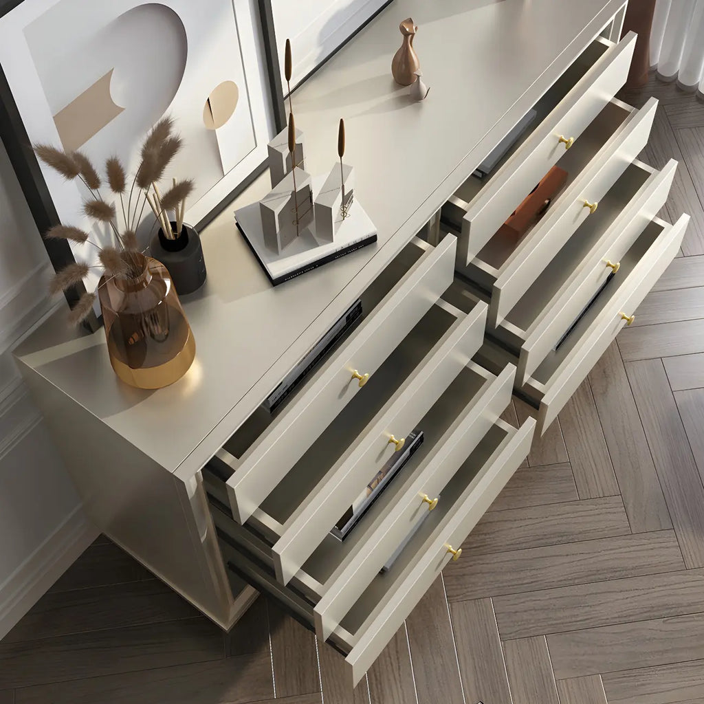 Commode moderne en bois avec poignées dorées pour chambre à coucher