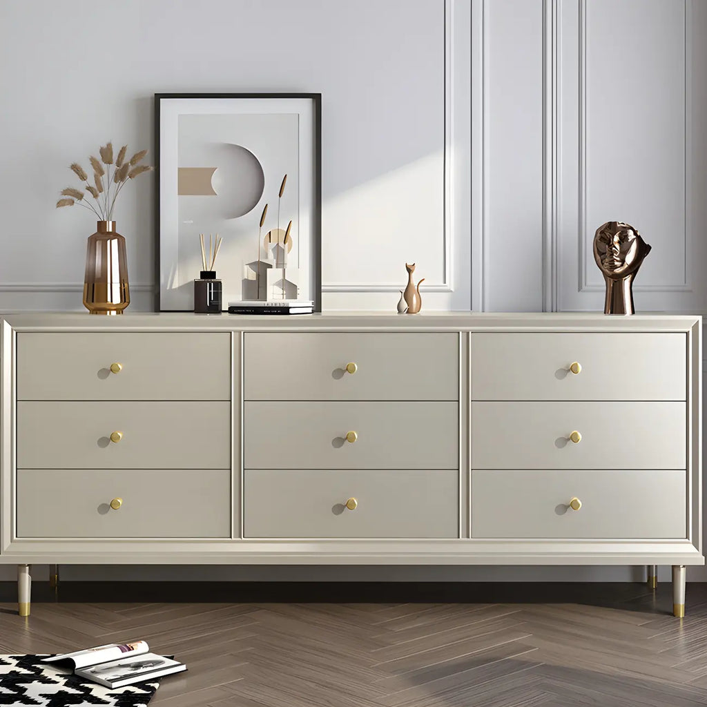 Commode moderne en bois avec poignées dorées pour chambre à coucher