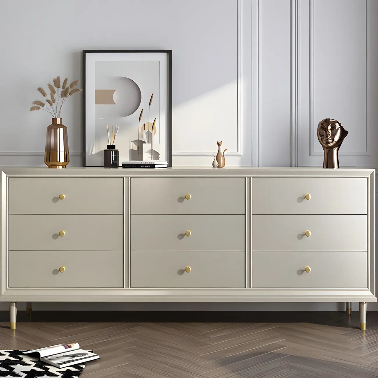 Commode moderne en bois avec poignées dorées pour chambre à coucher
