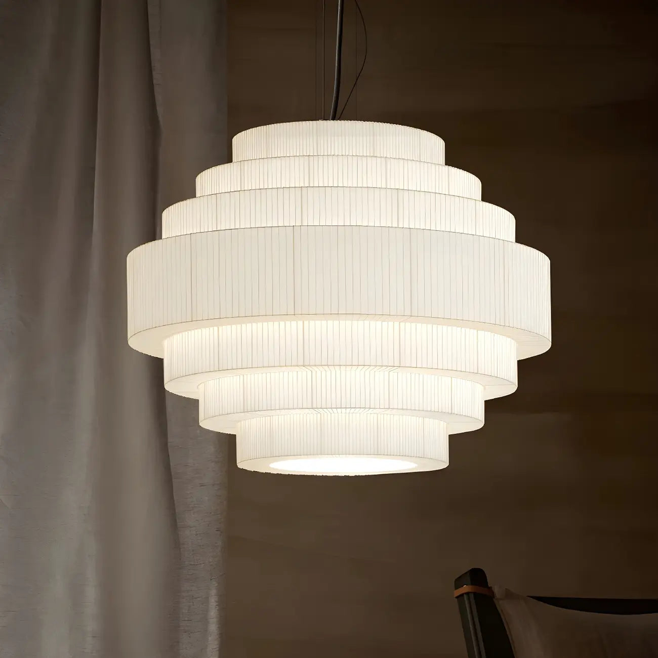 Lustre moderne à plusieurs niveaux en tissu géométrique blanc