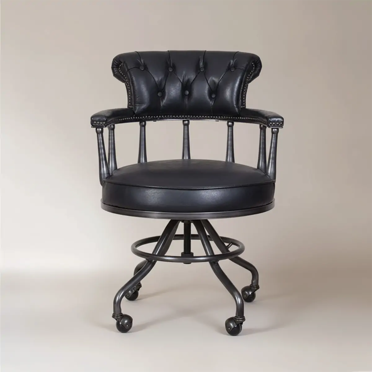 Fauteuil de bureau Chesterfield noir en cuir antique