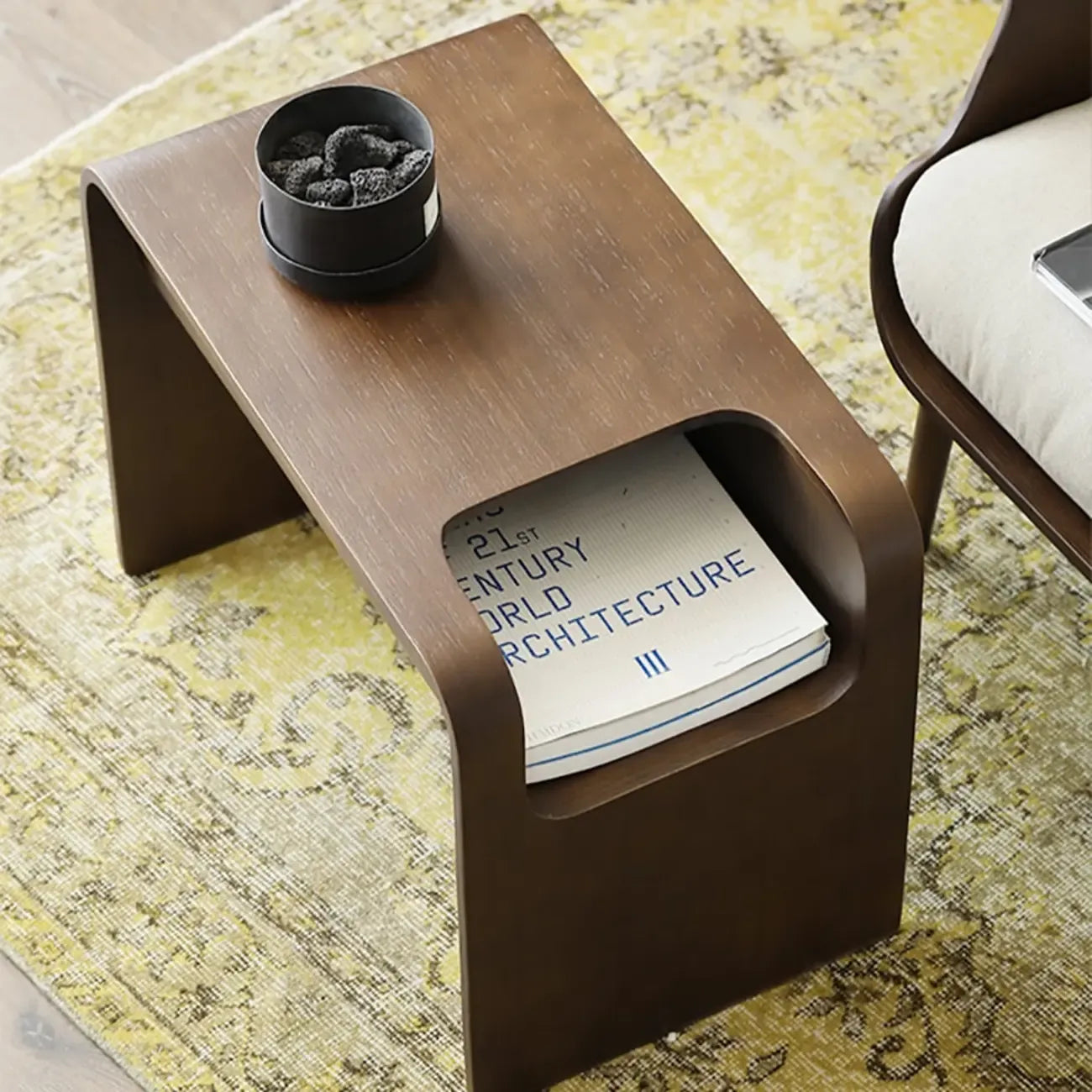 Table d'appoint convertible en forme de C en bois de noyer avec rangement